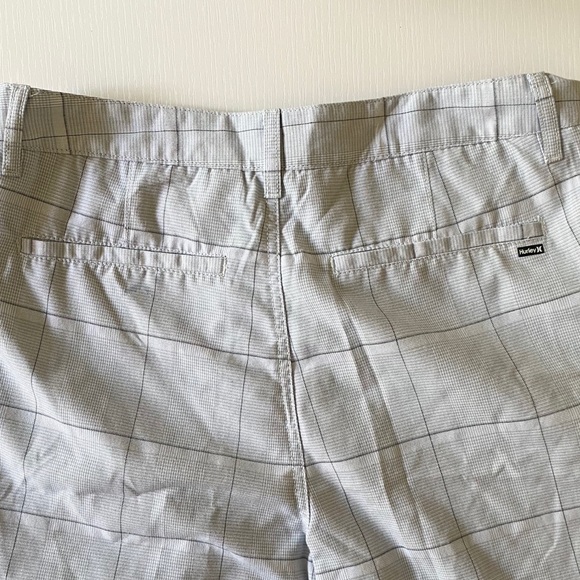 Hurley Wolf Granada Plaid Flat Front Walk Shorts - Picture 6 of 6